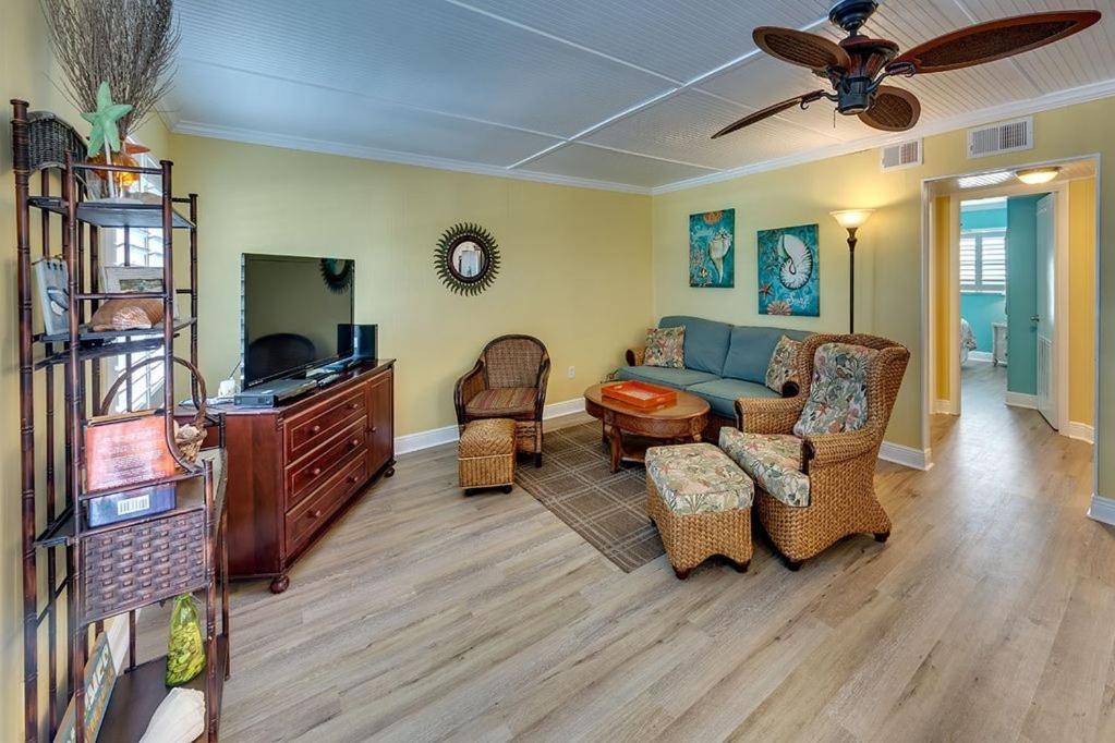 برادنتون بيتش Beach Getaway Pool Condo Between The Island Marina And Beach المظهر الخارجي الصورة