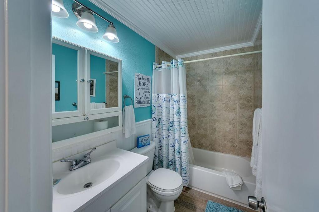 برادنتون بيتش Beach Getaway Pool Condo Between The Island Marina And Beach المظهر الخارجي الصورة