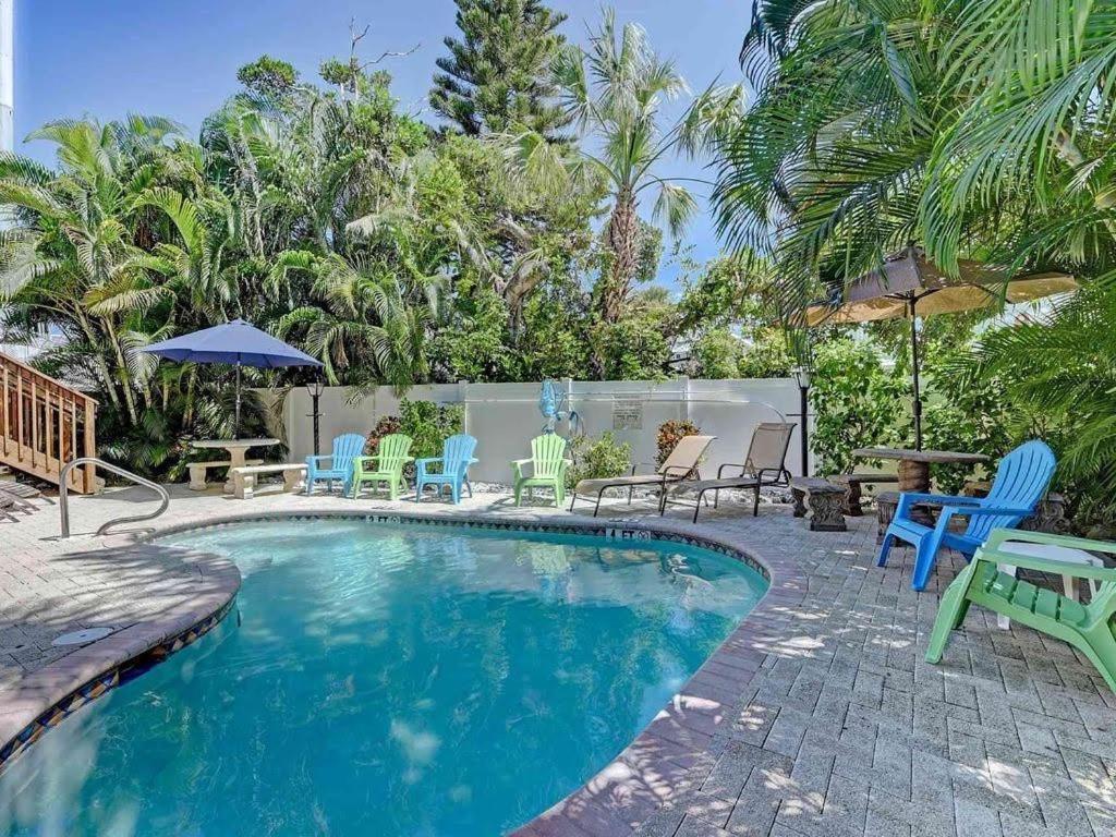 برادنتون بيتش Beach Getaway Pool Condo Between The Island Marina And Beach المظهر الخارجي الصورة