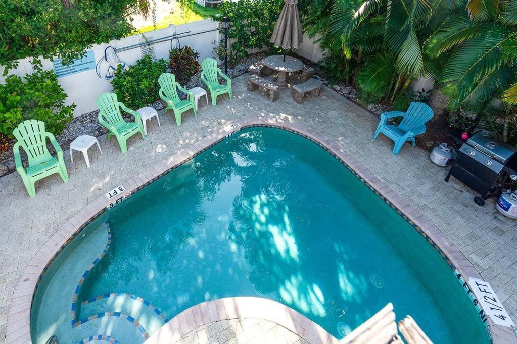 برادنتون بيتش Beach Getaway Pool Condo Between The Island Marina And Beach المظهر الخارجي الصورة