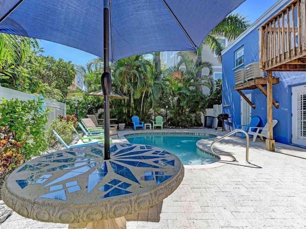 برادنتون بيتش Beach Getaway Pool Condo Between The Island Marina And Beach المظهر الخارجي الصورة