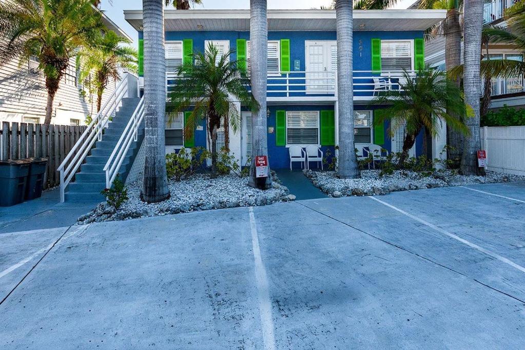 برادنتون بيتش Beach Getaway Pool Condo Between The Island Marina And Beach المظهر الخارجي الصورة
