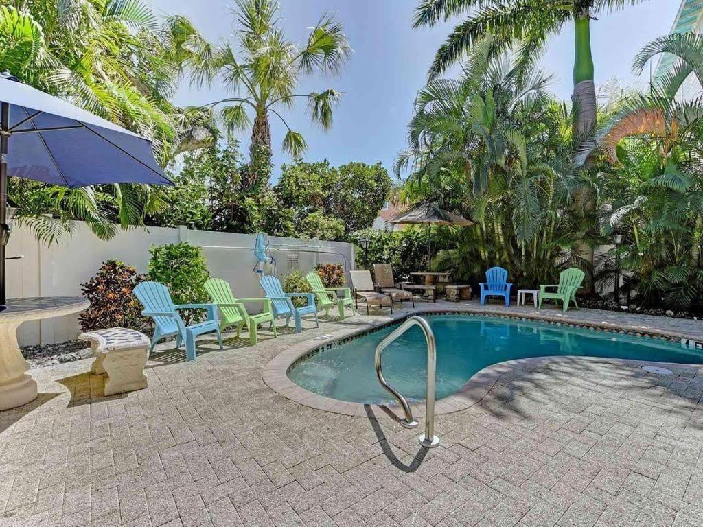 برادنتون بيتش Beach Getaway Pool Condo Between The Island Marina And Beach المظهر الخارجي الصورة